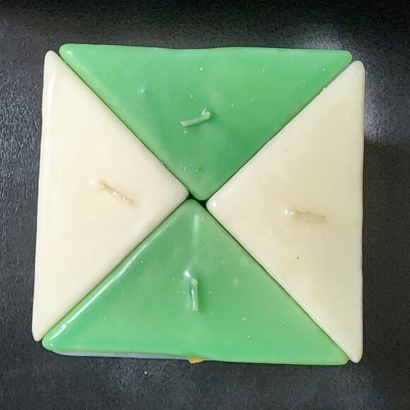 Escentials Green & white Candle on   glass trivet 4 separate Candles Light scent - Picture 1 of 6